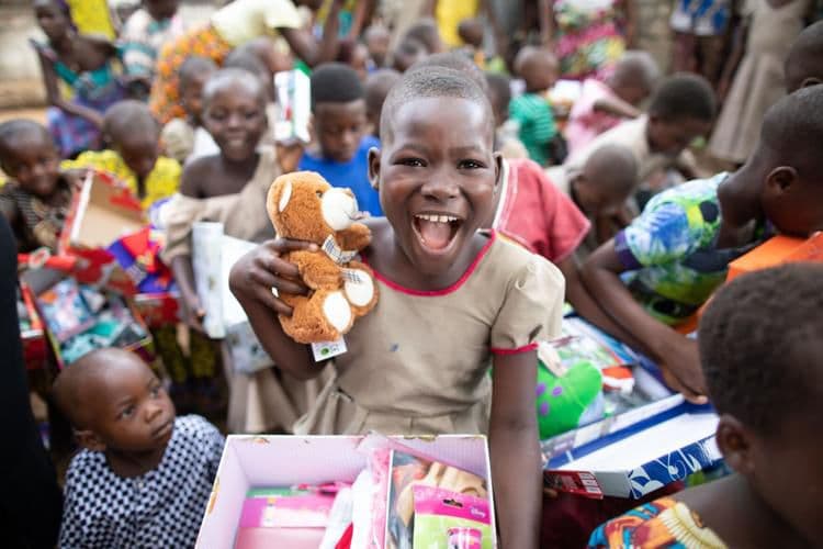 Cajitas Felices de Navidad: Una Bendición para los Niños Con Acacia