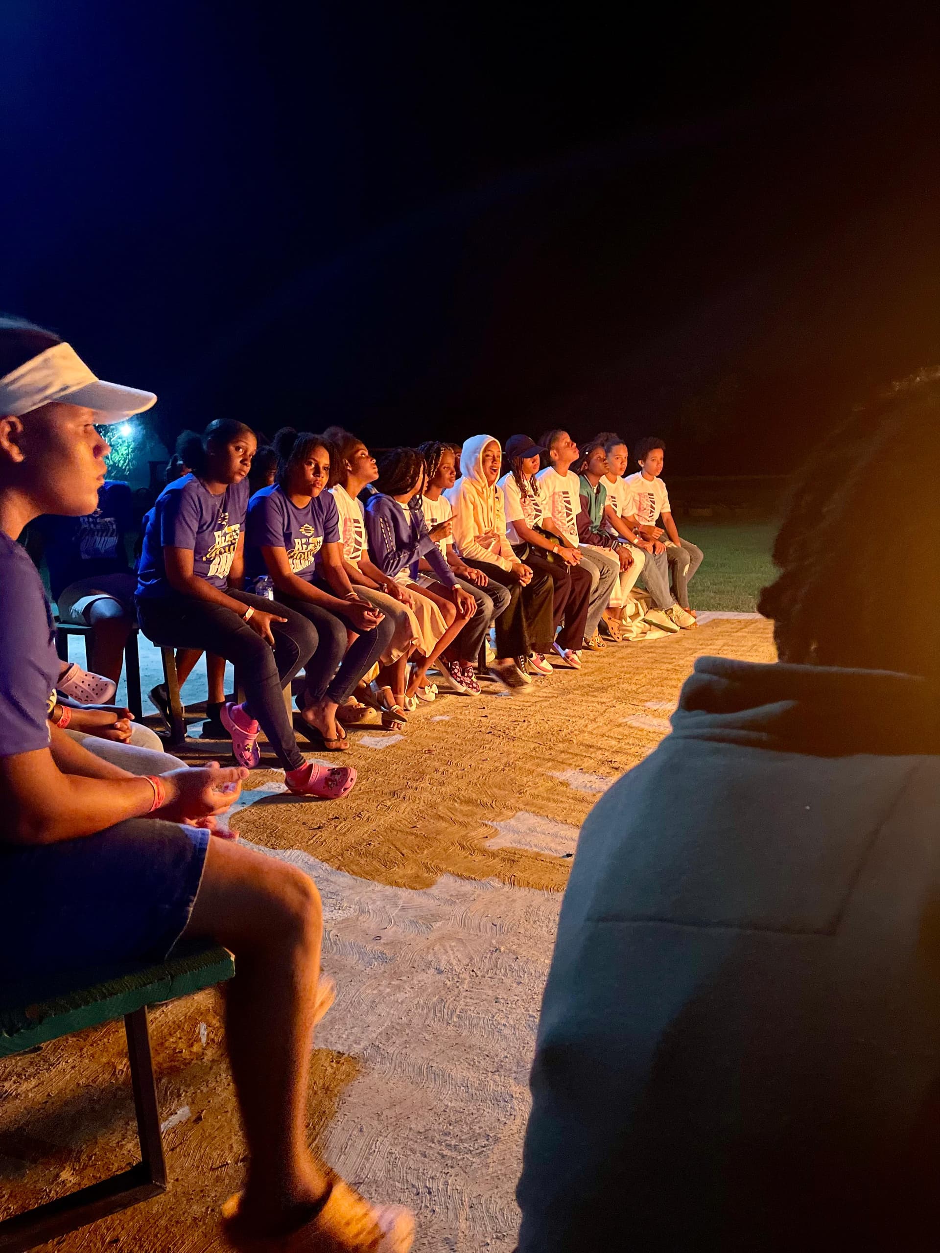 image for Campamentos Juveniles: Impulsando la Transformación de los Jóvenes